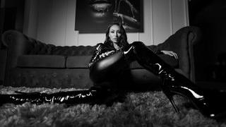 MoniqueMincs's Feet Show